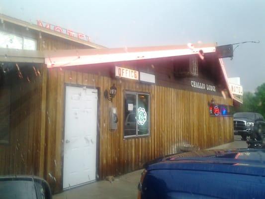 Challis lodge office entrance