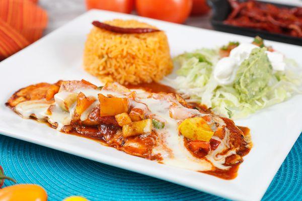 POLLO YUCATAN
Chicken breast smoothered with zucchini, bell peppers and creamy special sauce. Served with rice, guacamole salad and pico.