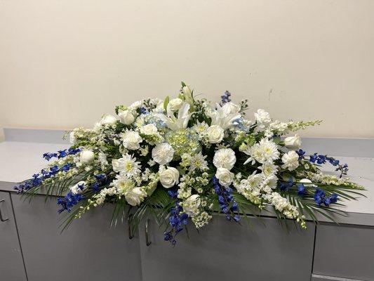 Casket piece blue and white