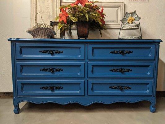 6 drawer upstyled with a fresh coat of "Peacock" and finished with a "Noir" glaze.  Original hardware received a fresh coat of black paint.