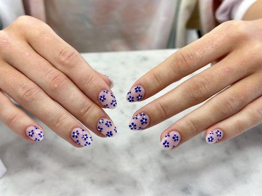 Dipping powder with flowers design