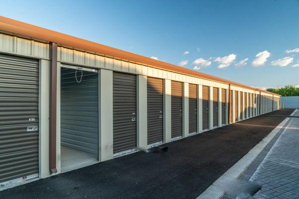 Clean storage units near Karcher Mall