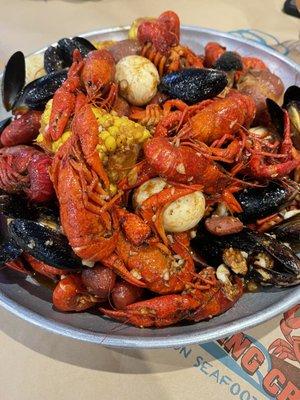 Crawfish and mussel boil