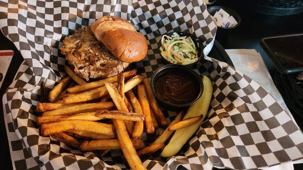 Pulled pork sandwich