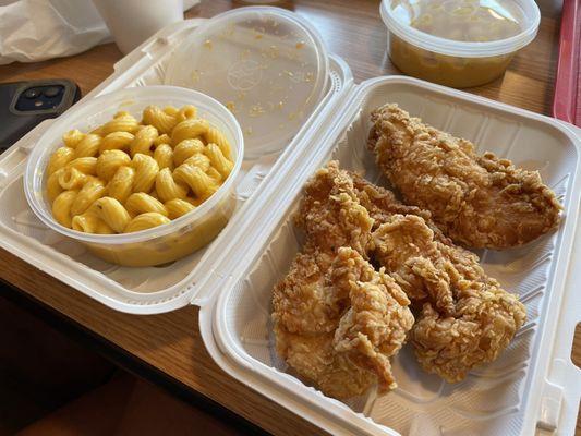 3 piece tenders with mac & cheese