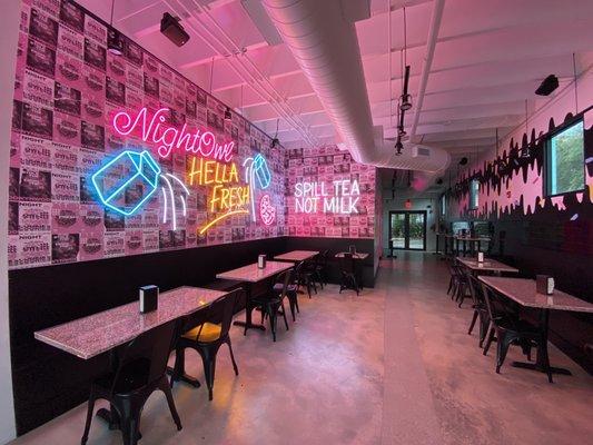 Cute interior and neon lights?! Yesssss!