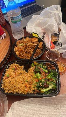 Beef broccoli lunch special and shrimp chow mein lunch special 10/10!