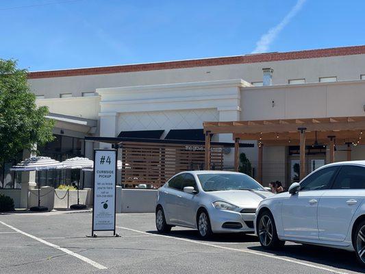 Parking lot conveniently located in front of restaurant