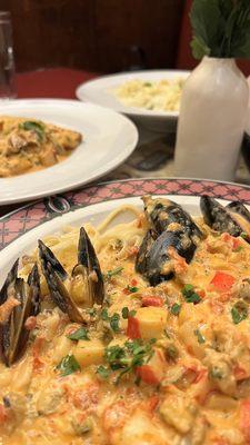 Eddie's Seafood Especiale (mussles, shrimp, lobster meat, baby clams, and brandy wine cream sauce)