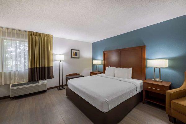 Travelodge by Wyndham Brooklyn Center