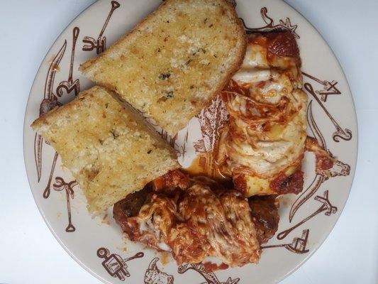 Manicotti, Italian Sausage, and Garlic Bread