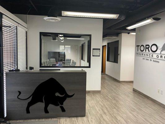 Toro lobby