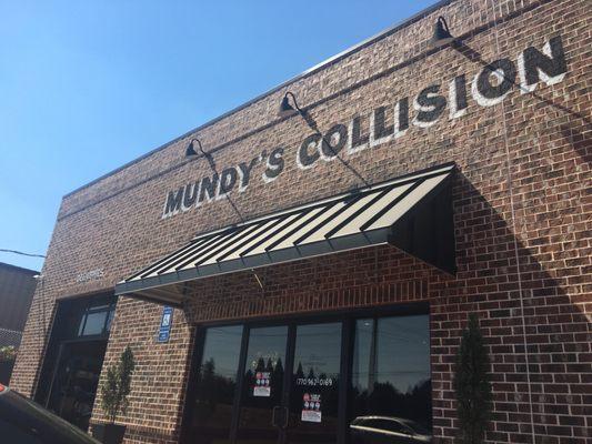 Mundy's Collision Center