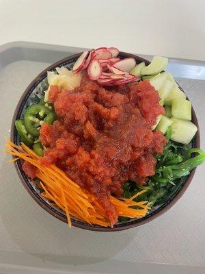 Spicy tuna poke bowl