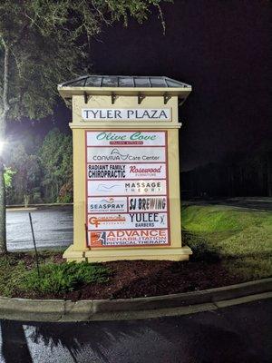 Tyler Plaza, Yulee