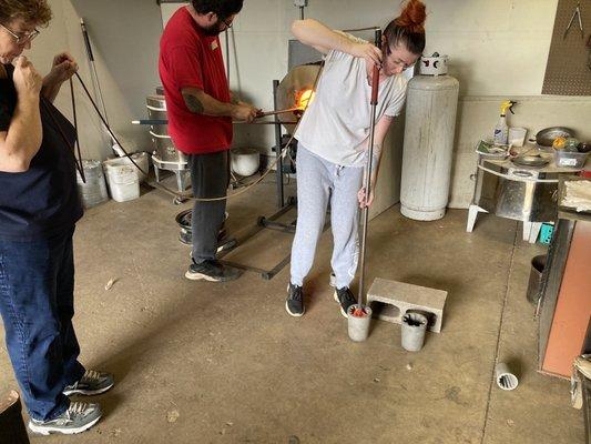 Dipping a glass ingot into a serrated pumpkin starter mold