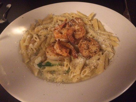 Grilled Shrimp and Scallops served on Penne. It was dressed in a simple sauce made from Chardonnay wine and lemon juice.