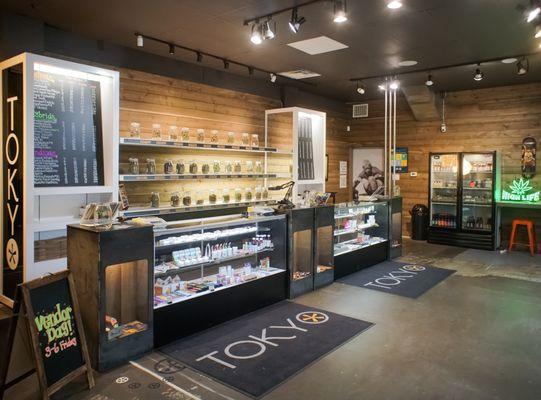 Counter and flower shelf in TOKYO STARFISH Dispensary SE 3rd St, Bend, OR 97702 location.