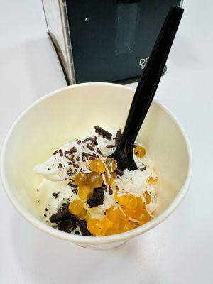 Self serve classic froyo with cookies, sprinkles, and popping boba