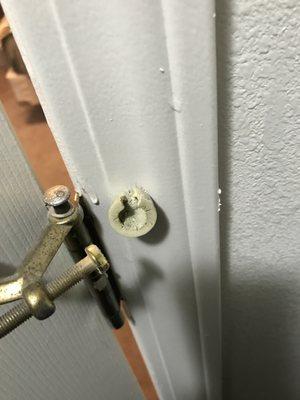 move in day broken stopper.  Never fixed.