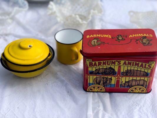 Vintage cookie tin