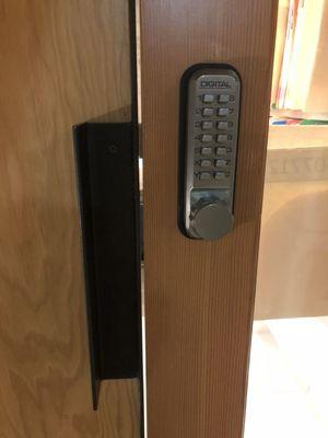 Commercial lock installation, Chelsea, Manhattan, NY 10010