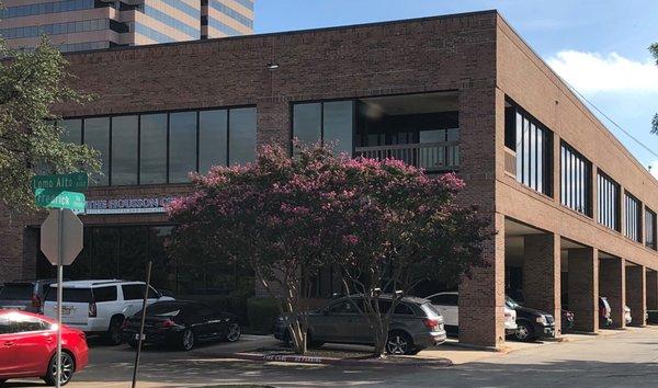 Outside view of Kenneth Hamlett's Dallas dental office