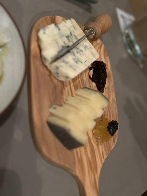 Gorgonzola and cacio de Roma w honey, slight caviar, fig jam