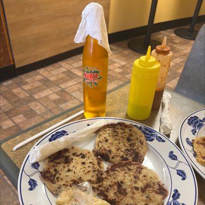 Pupusas de queso y frijol