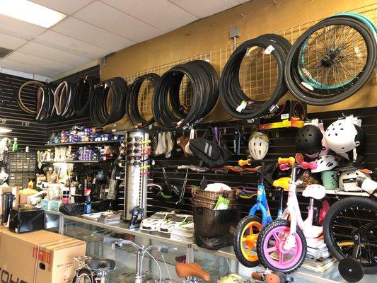 Selection of wheels and the tool repair station