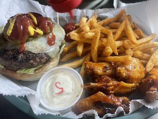 Burger basket with wings