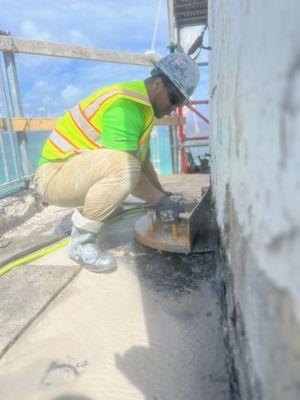 Concrete cutting walls in Miami with flush cut saw  to fly out with crane