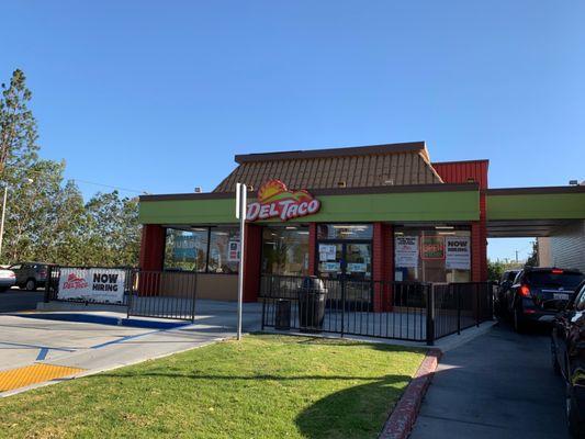 Outside / exterior of Del Taco.