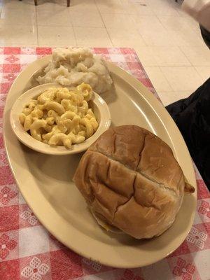 Grilled chicken sandwich with mashed potatoes and Mac-n-cheese