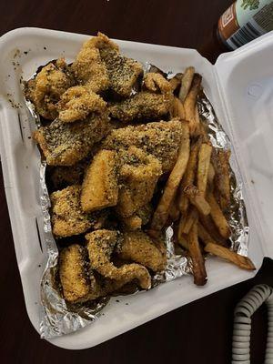 1/2 pound fish basket. It also came with coleslaw and a creamy dipping sauce for the fish.