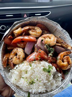 Camaron Saltado...Stir fried shrimp, sautéed with onions, tomatoes, french fries, served with white rice...