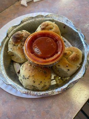 4 Piece Garlic Knots