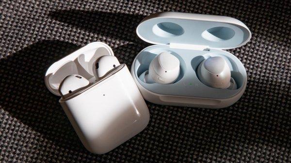 Apple AirPods & Galaxy Buds Pro