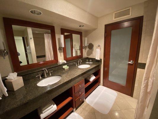 Bathroom in king bed