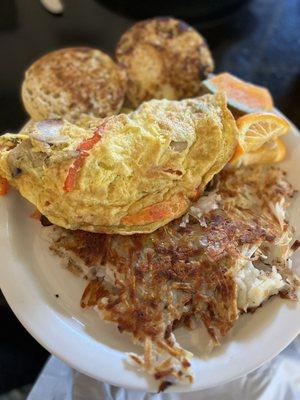 Philly Cheesesteak Omlet. Hash browns