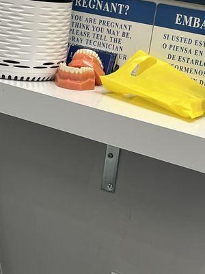 Fake dentures