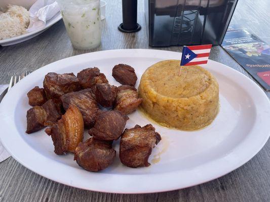 Mofongo con carne frita