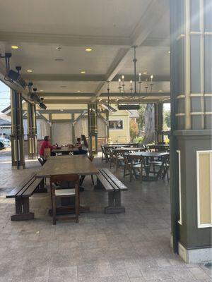 Outdoor dining! Incredible popovers.