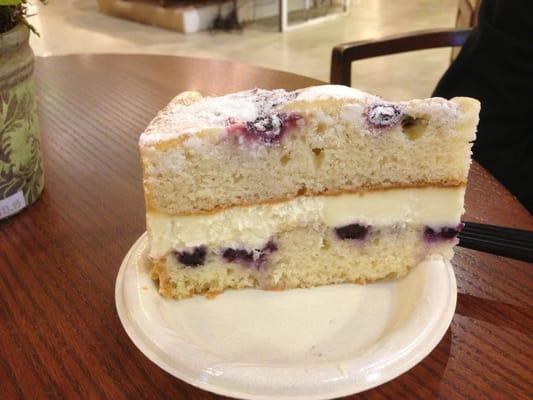 Lemon berry cake