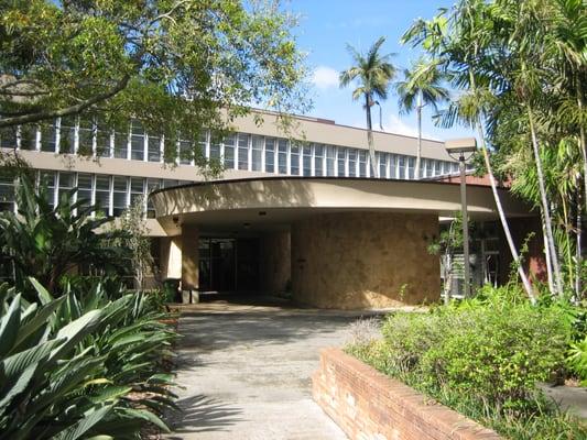 Sinclair Library entrance