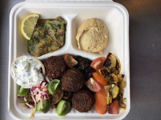 Summer Yummy Bowl with Falafel