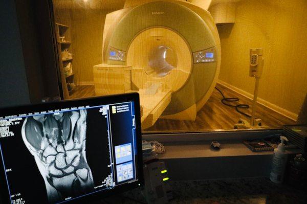 For our patient's comfort, and a non-claustrophobic patient experience, we offer the most comfortable MRI Siemens technology for your exams.