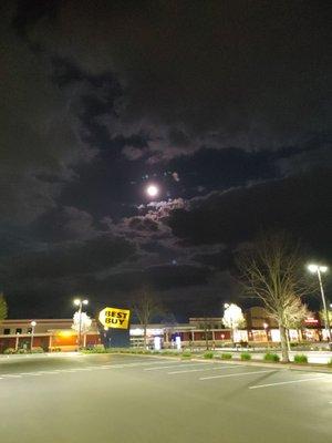 Beautiful moon over Best Buy...