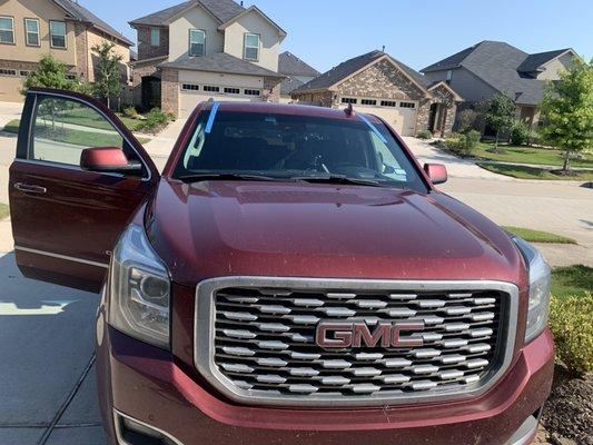 GMC Yukon windshield windshield