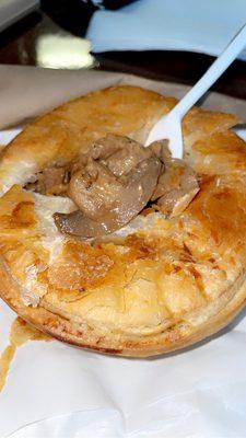 Peppered Steak & Mushroom Pie